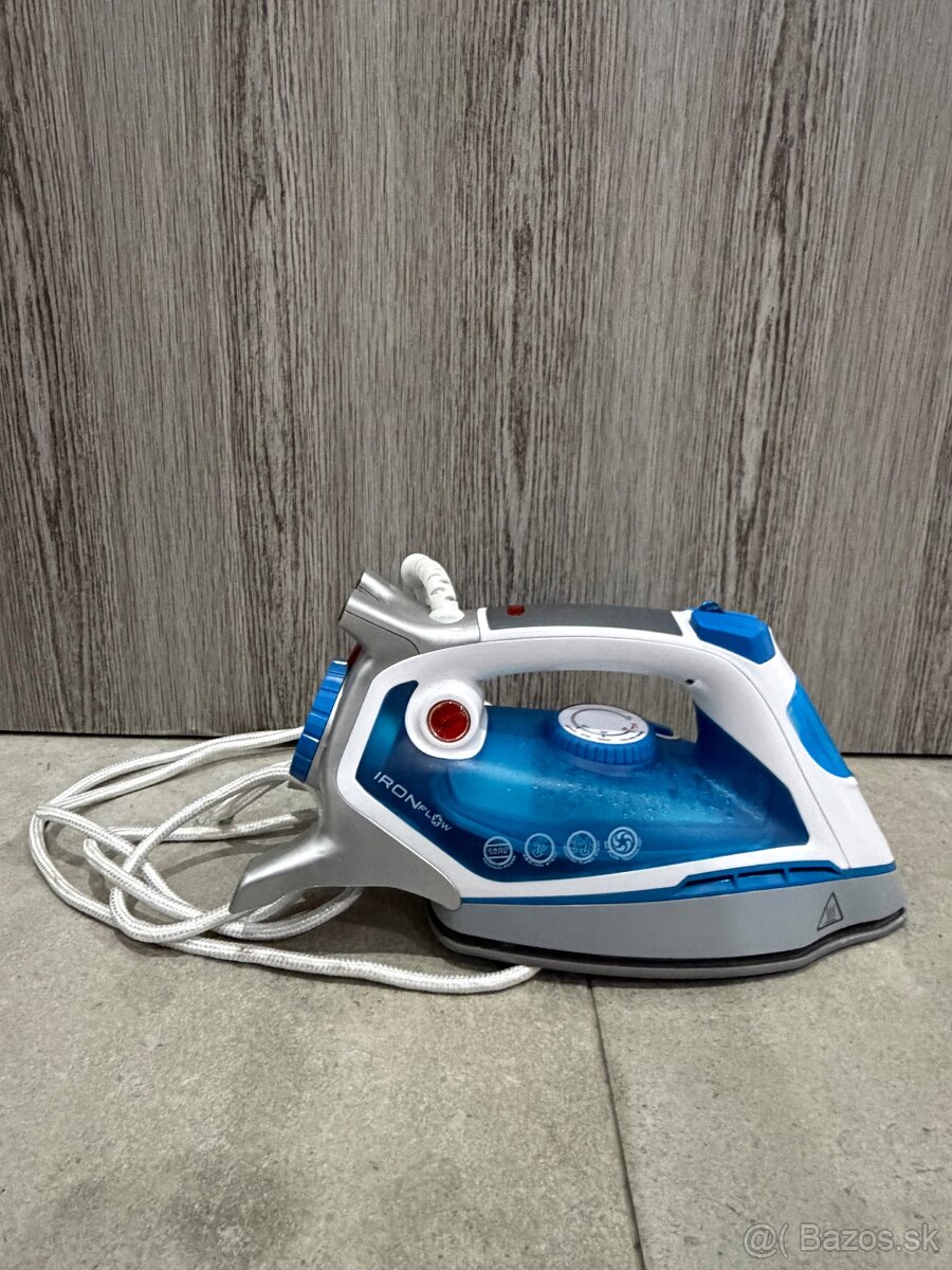 Žehlička Hoover Ironflow TIF 2600/1 - 2