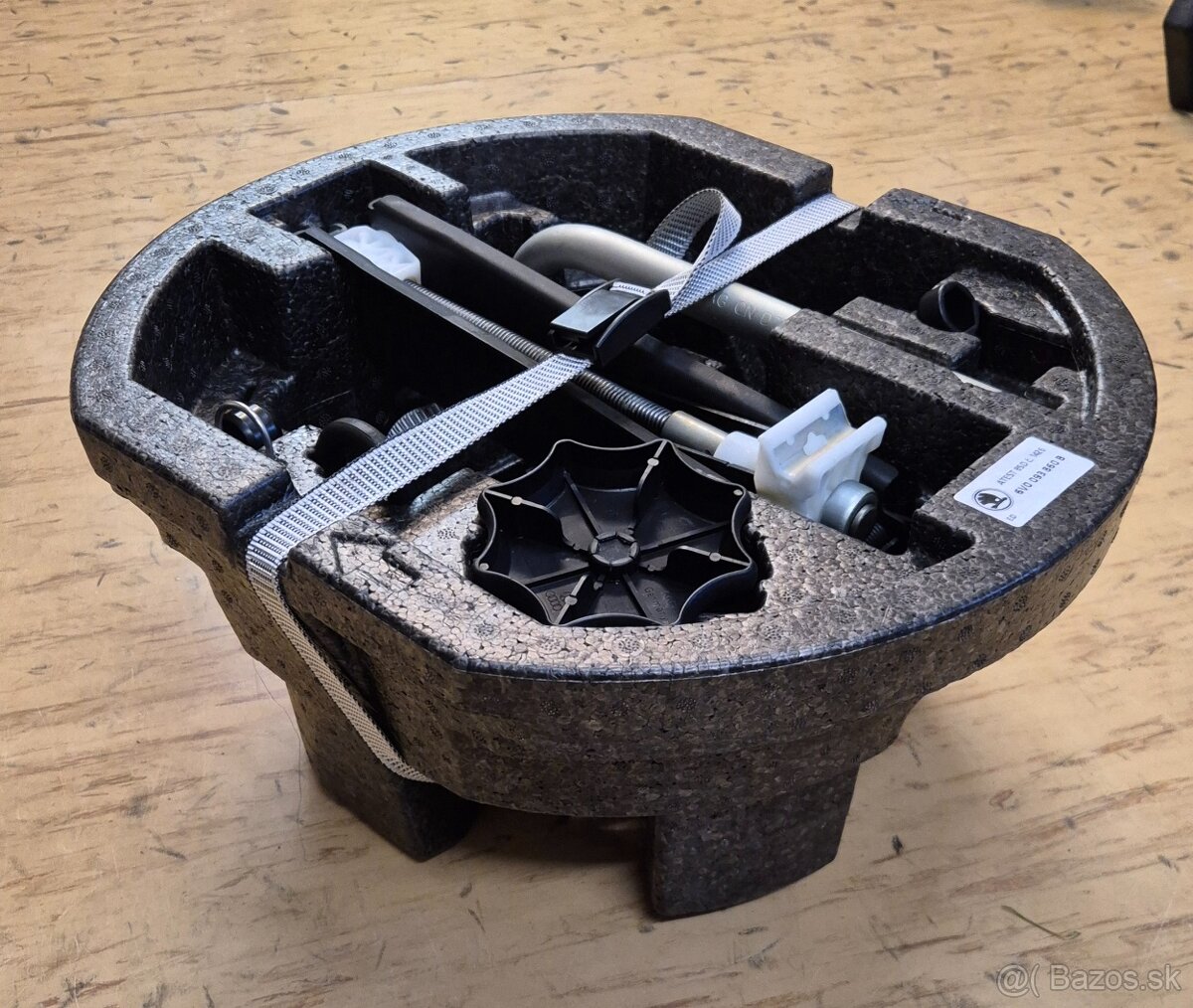 Sada pre výmenu rezervného kolesa Škoda - 2