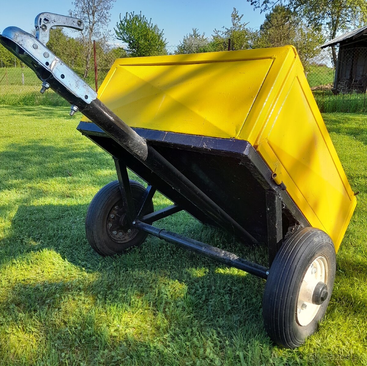 Vlečka záhradná kosačka. - 2