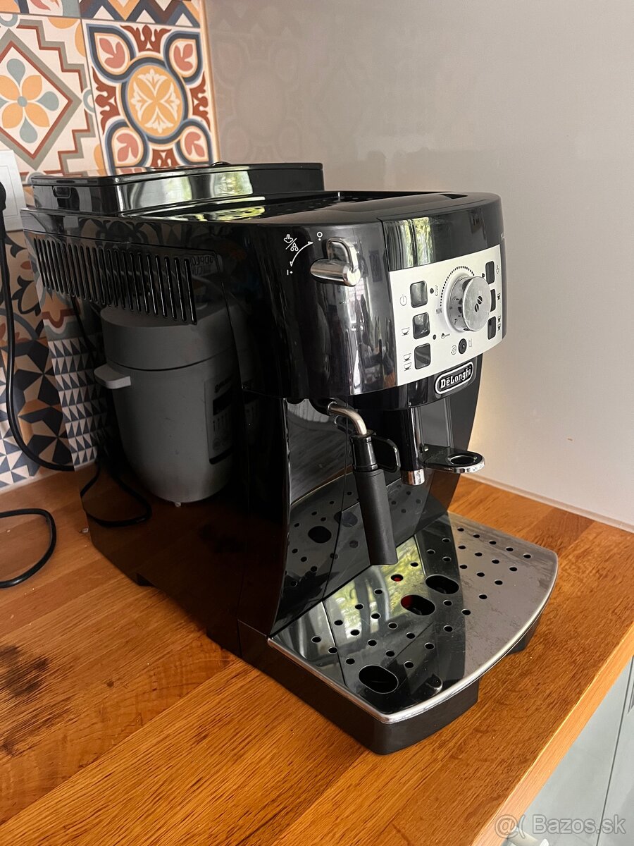 Predám kávovar De’Longhi Magnifica S Coffee - 2