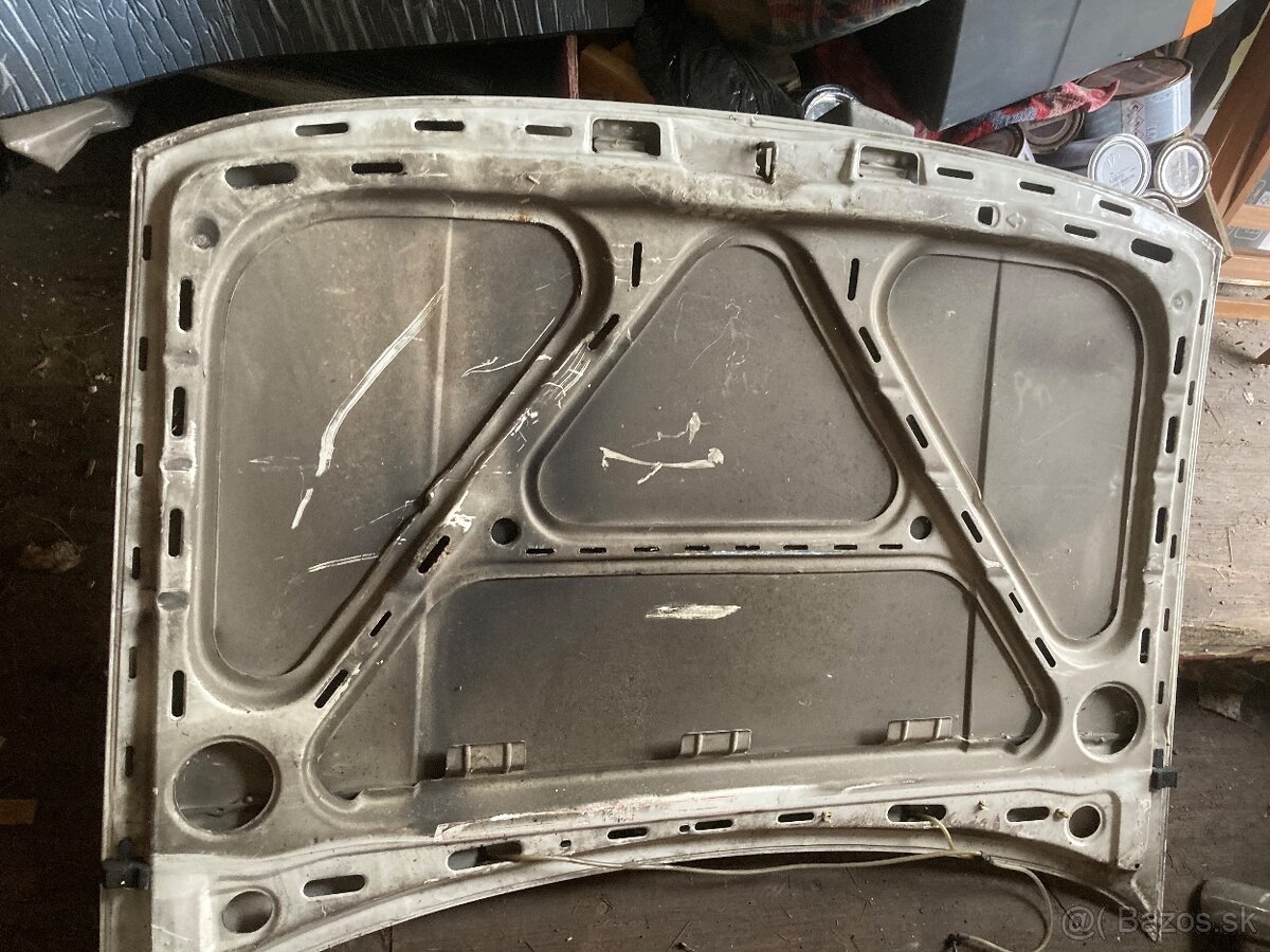 Predam predni kapotu VW Passat B3 - 2