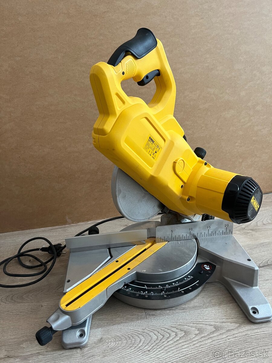 Pokosová píla Dewalt - 2