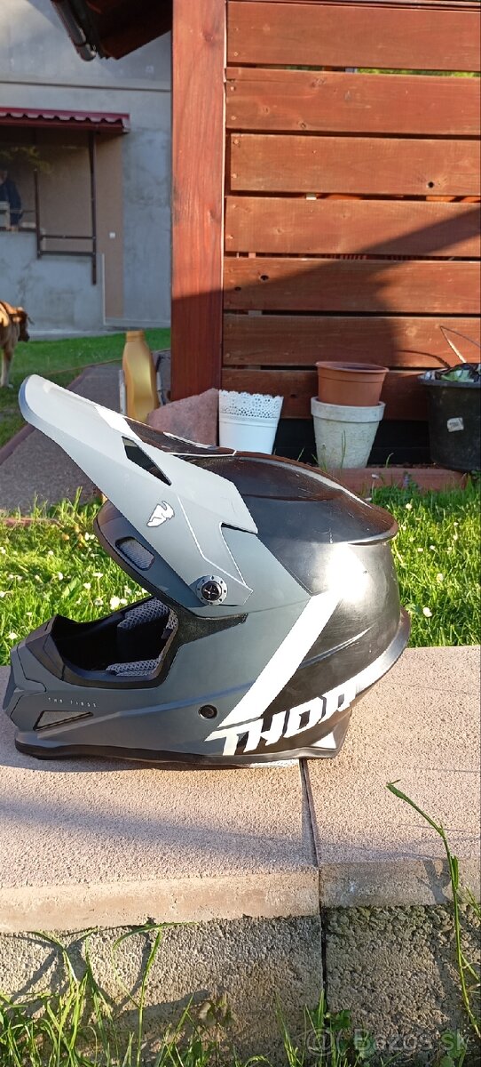 Motocrossova prilba Thor