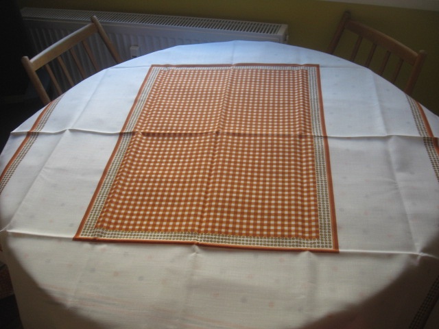 NOVY nepouzivany obrus - 2