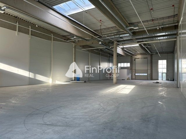 Vykurované obchodno-skladovacie a výstavné priestory na pren - 2
