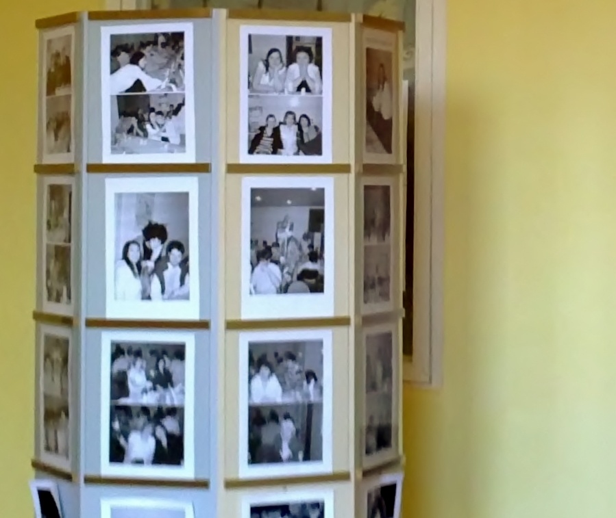 Prezentačný 3D panel na kolieskach. - 2