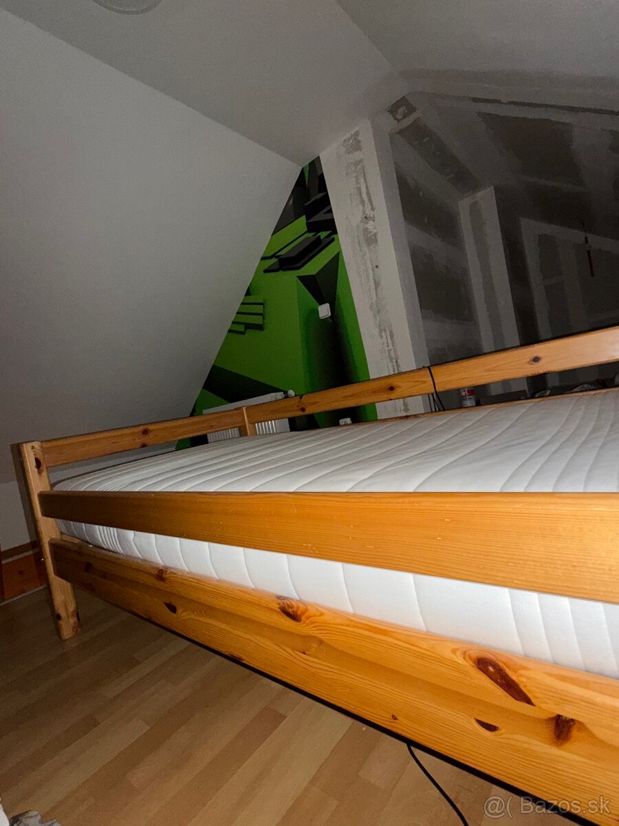 Drevená posteľ - 2