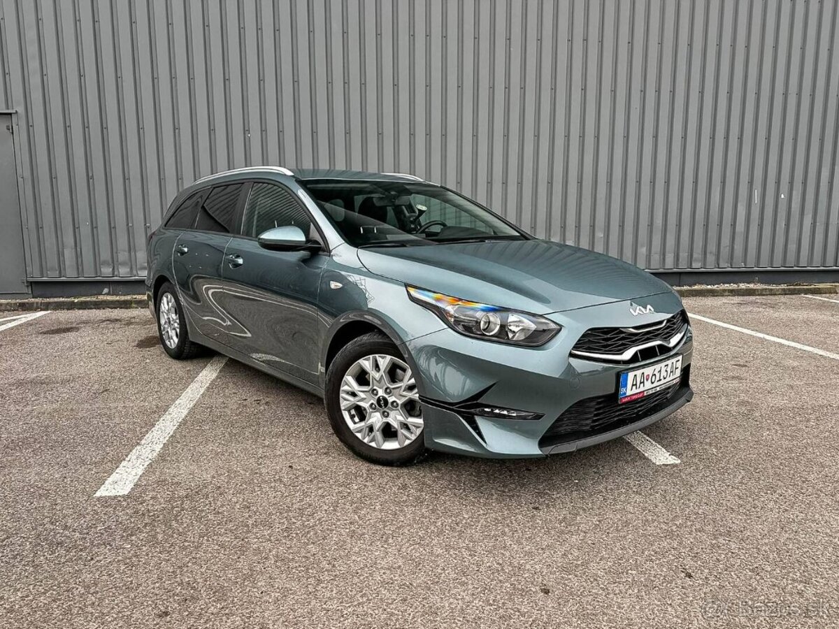 Kia Ceed SW 1.5 T-GDi Silver A/T - 2