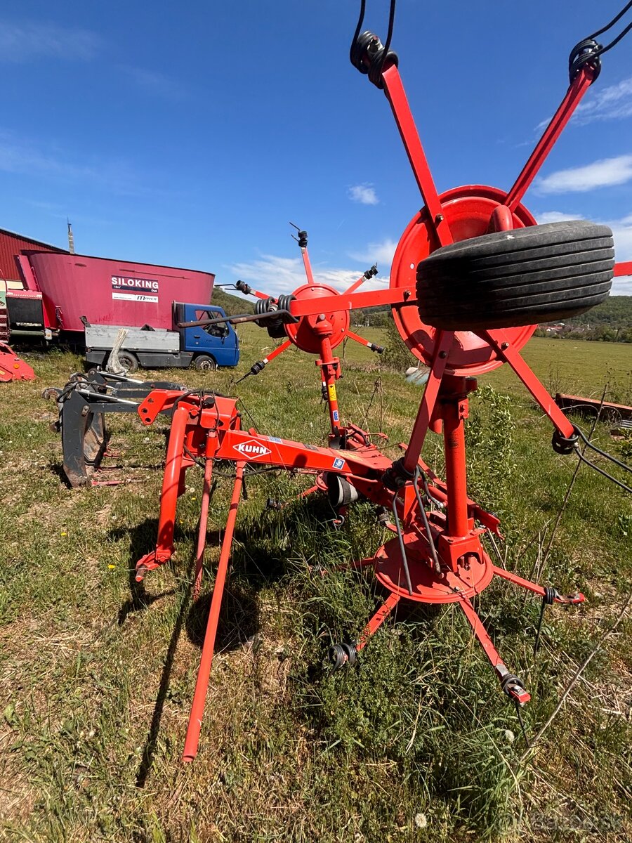 Kuhn obracač sena - 2