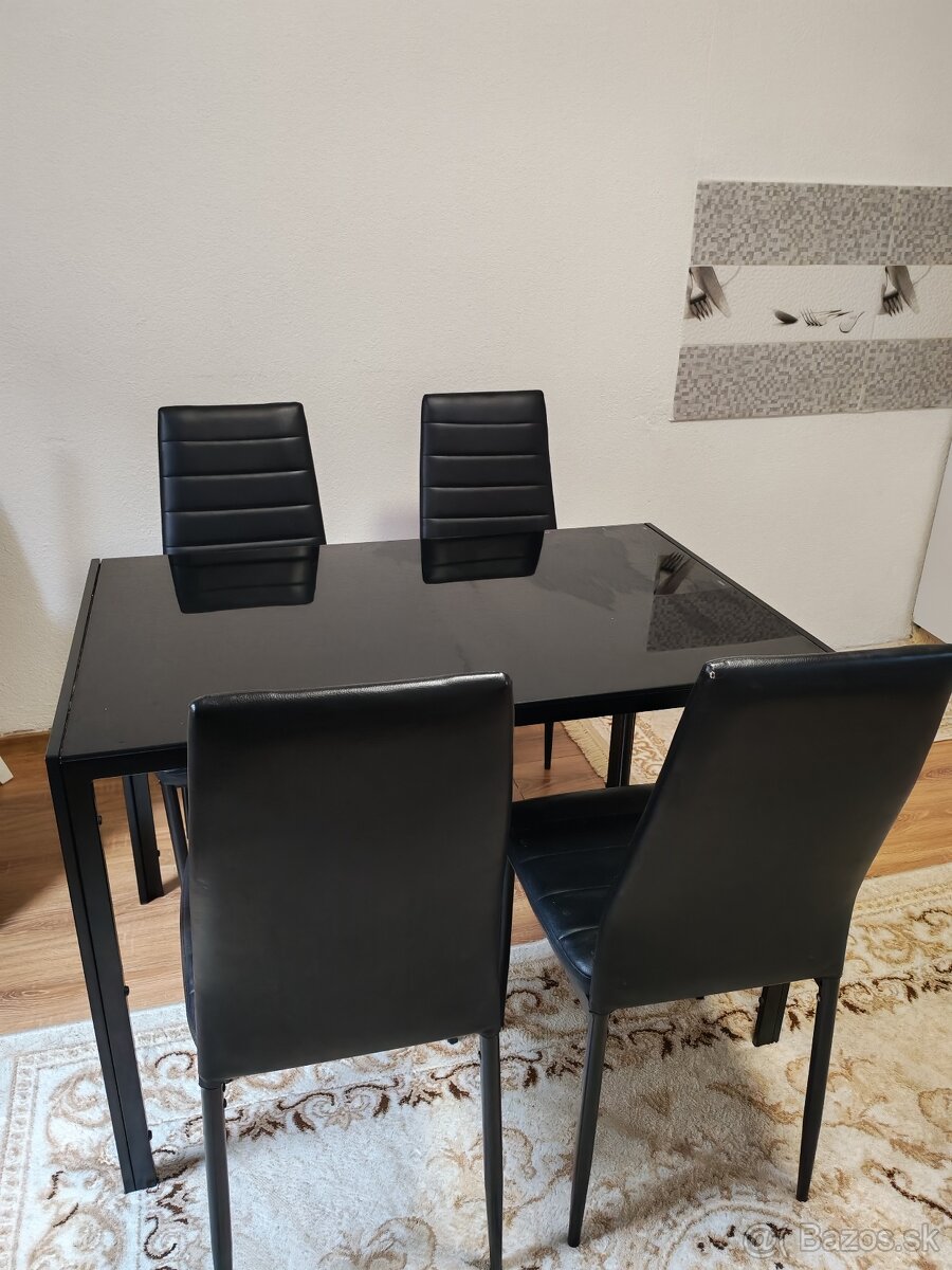Kuchynský stôl a stoličky - 2
