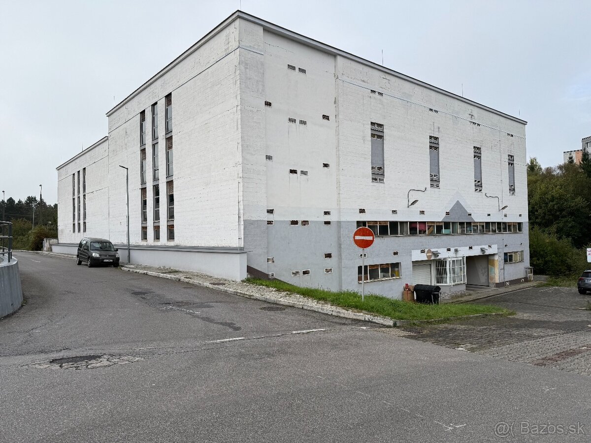 Prenajmem garaz v garazovom dome Starohorska - 2