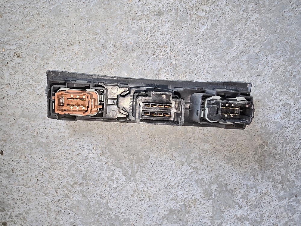 Vypínač výstražných svetiel Renault Thalia - 2