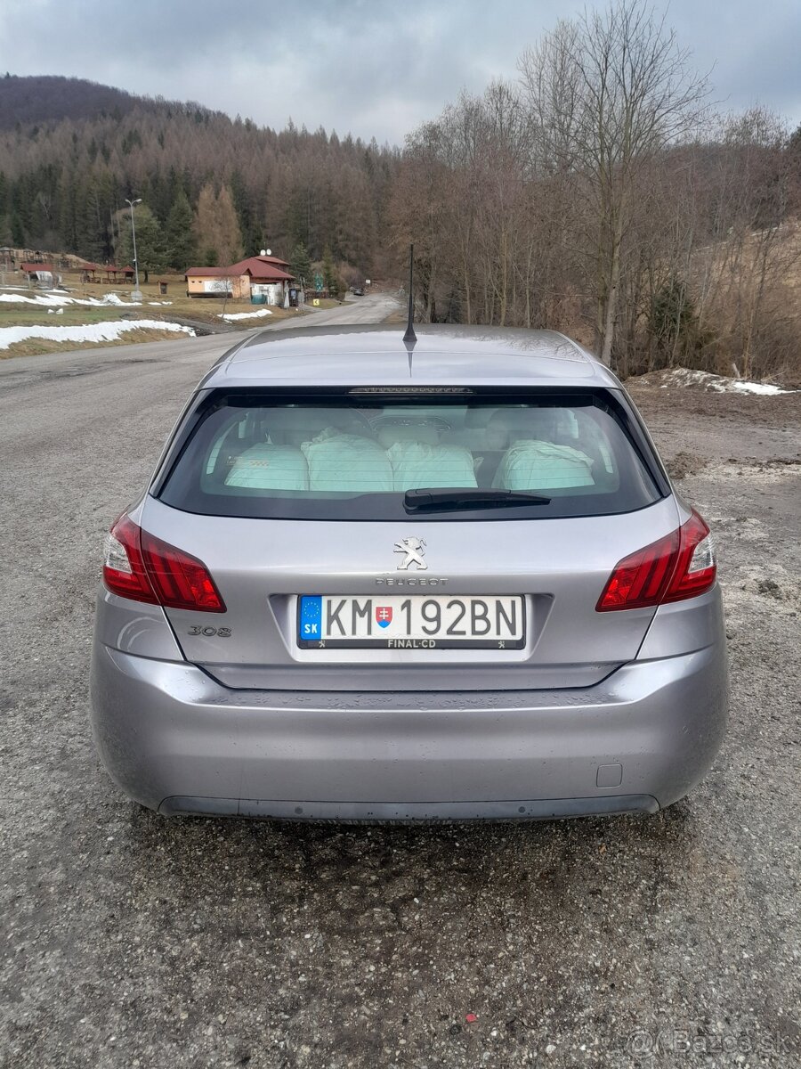 Peugeot 308 benzín - 2