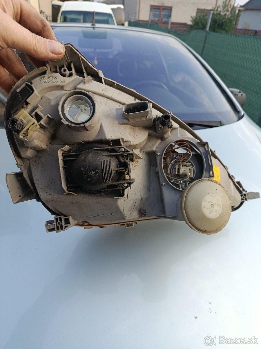 Svetlo Mercedes a w168 - 2