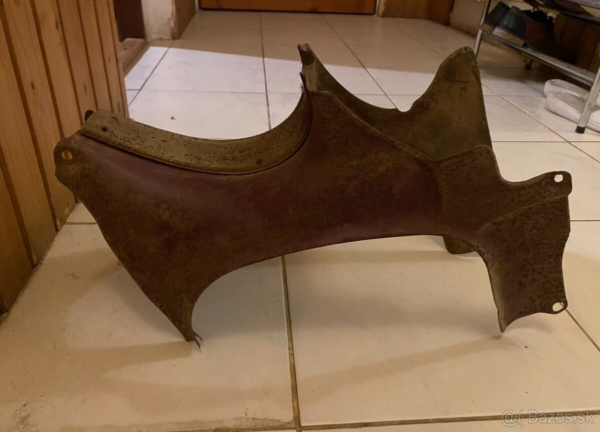 Predam 3 dielne podsedadlove plechy Jawa/ Java - 2