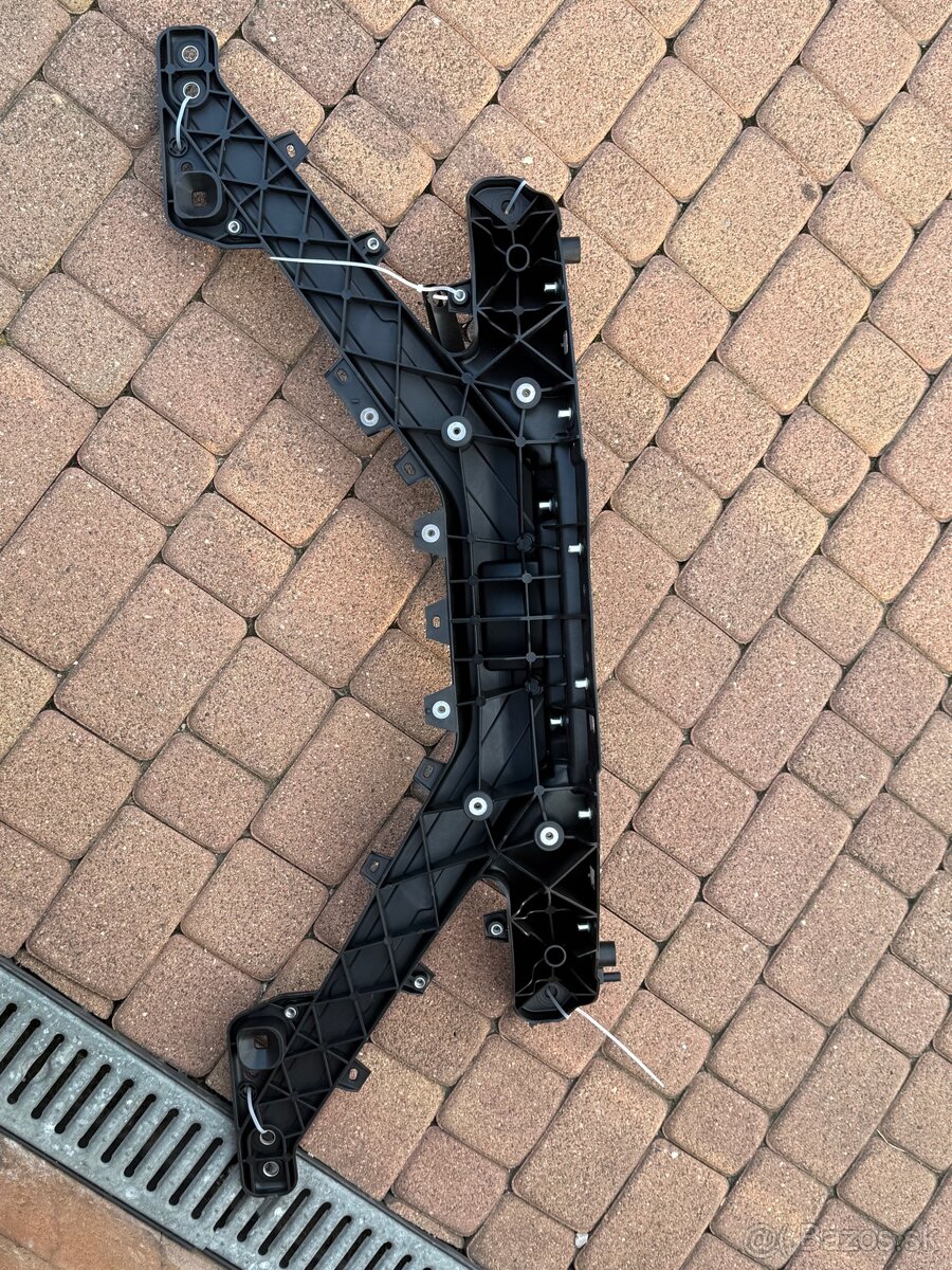 Predný ram Tesla 3 - 2