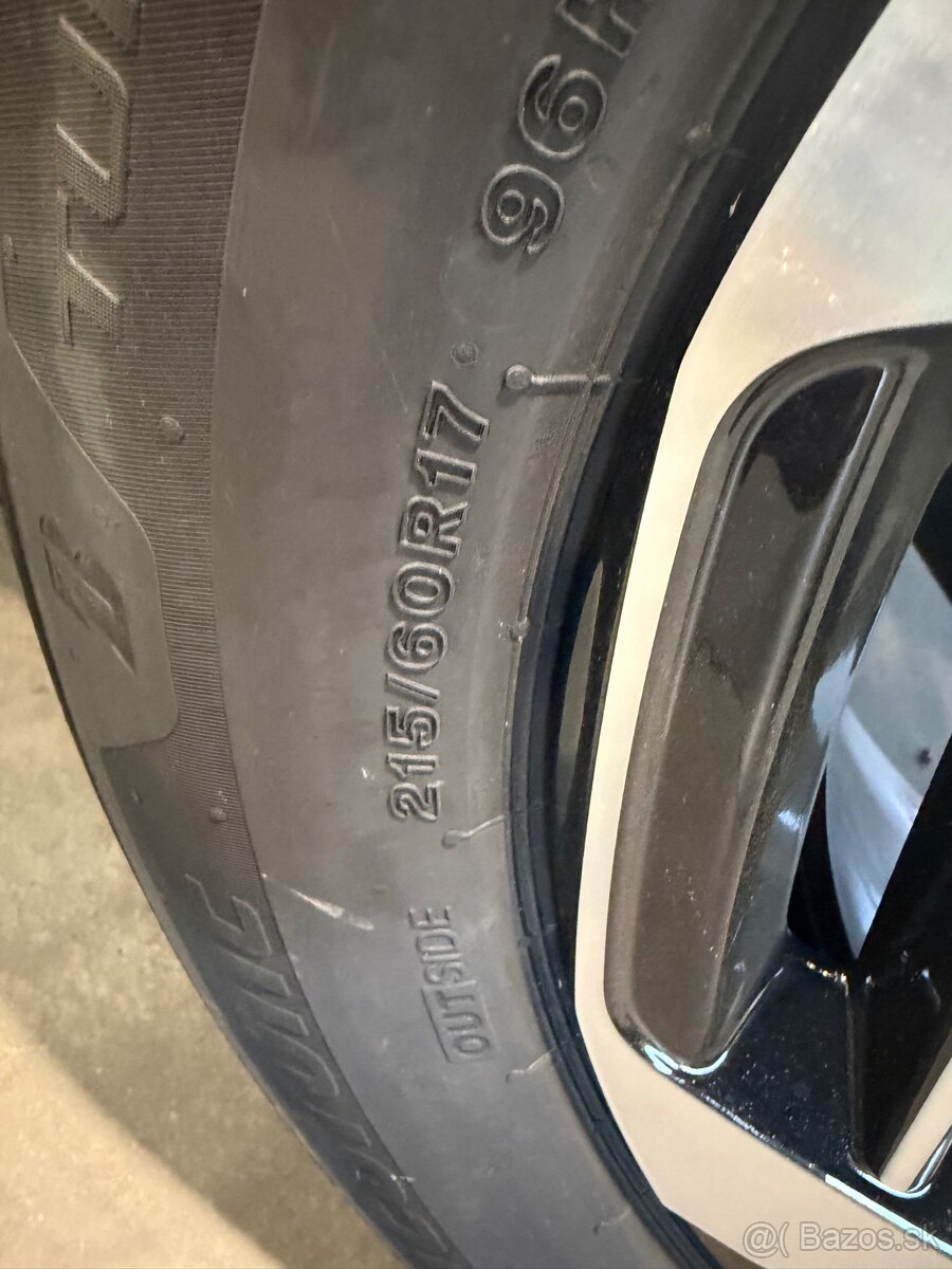 Bridgestone 215/60R17 - 2