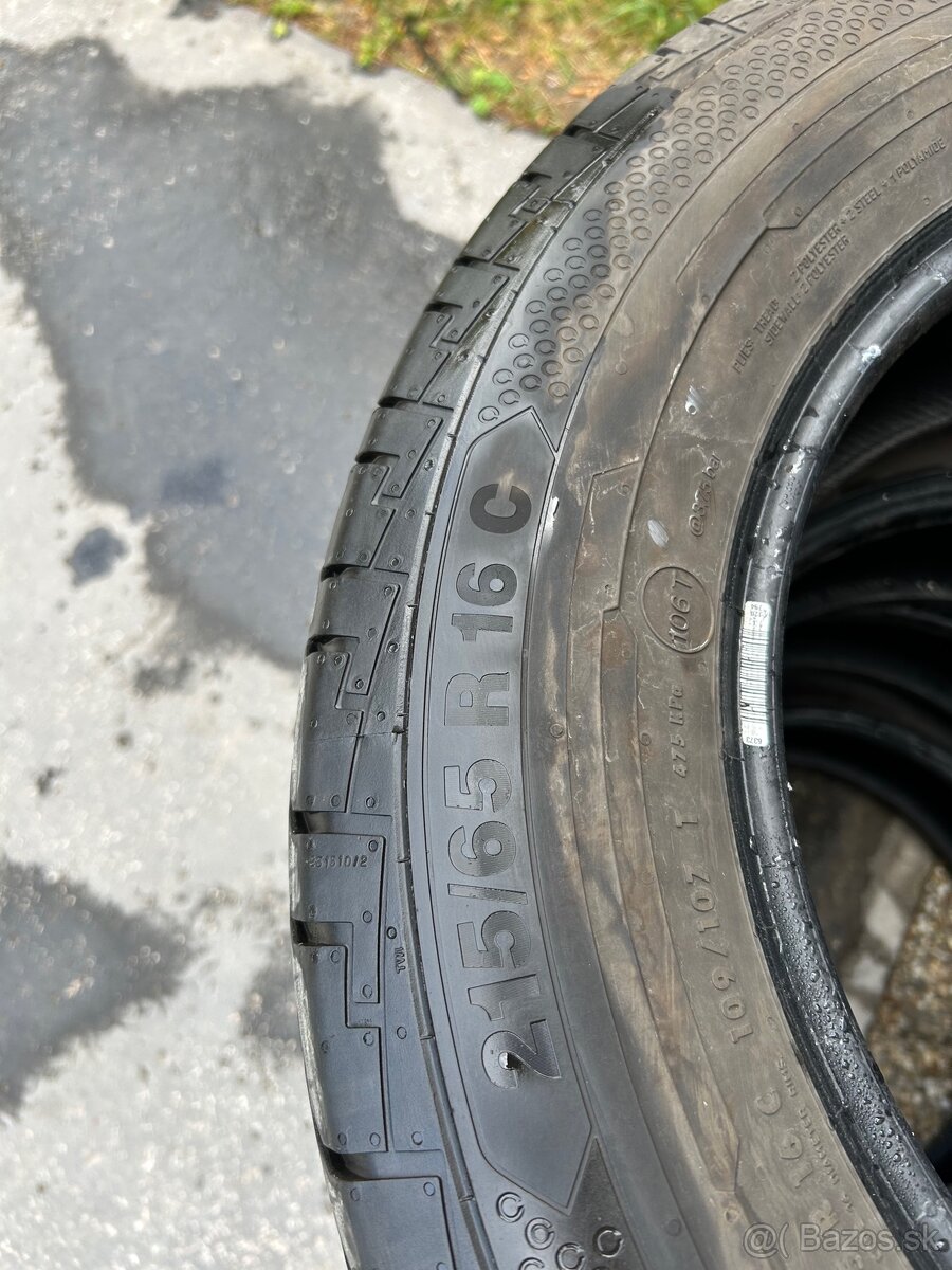 Pneu 215/65R16 - 2