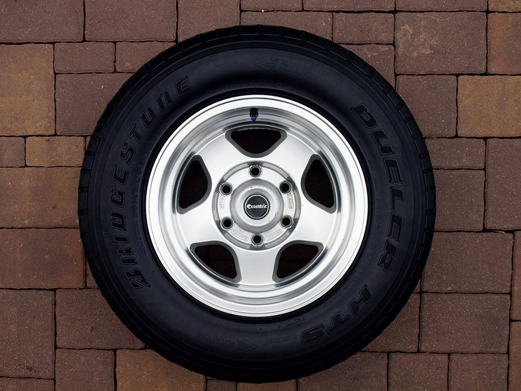 15" 6x139,7 EXCENTRIC 275/60R15 LEŠTĚNÉ CHEVY DODGE