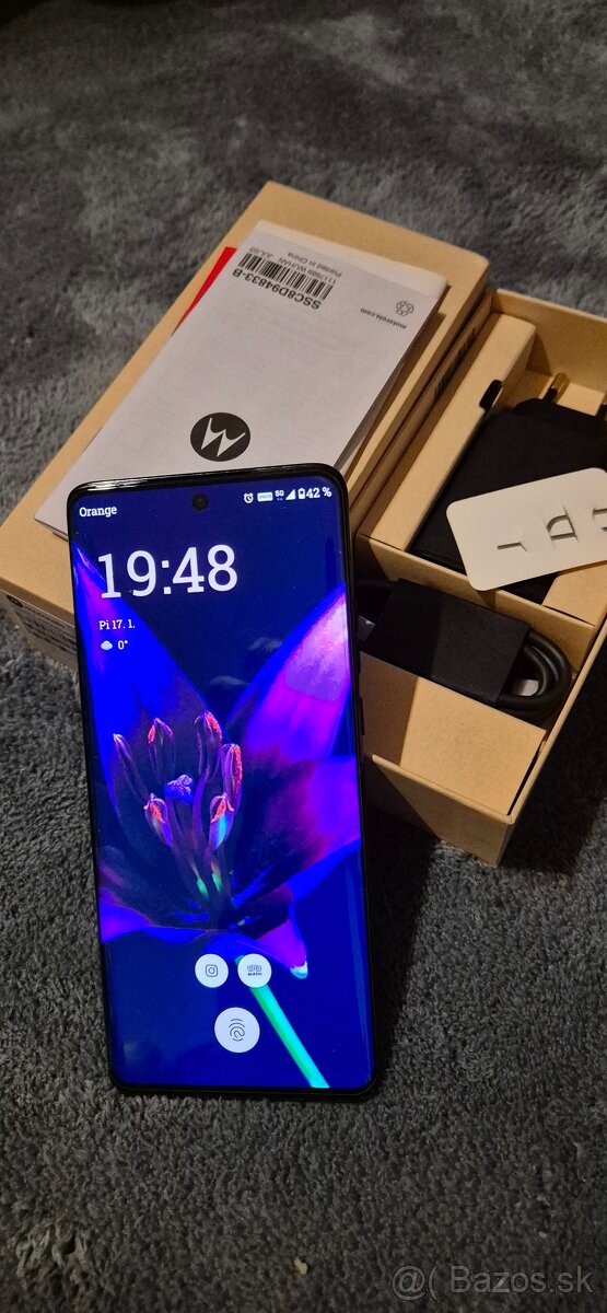 Predam motorolu edge 40 neo 12gb 256gb - 2