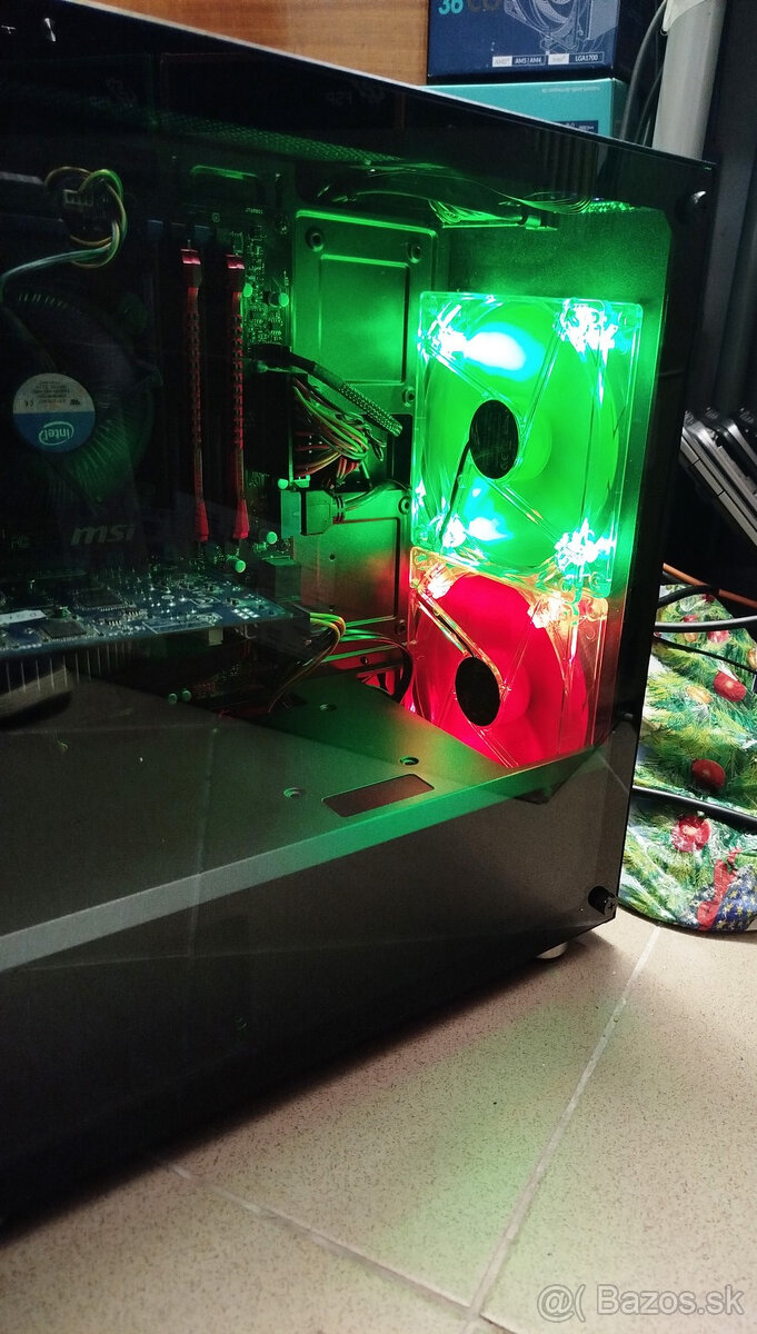 skrinka s presklenou bočnicou Evolve M4 - 2