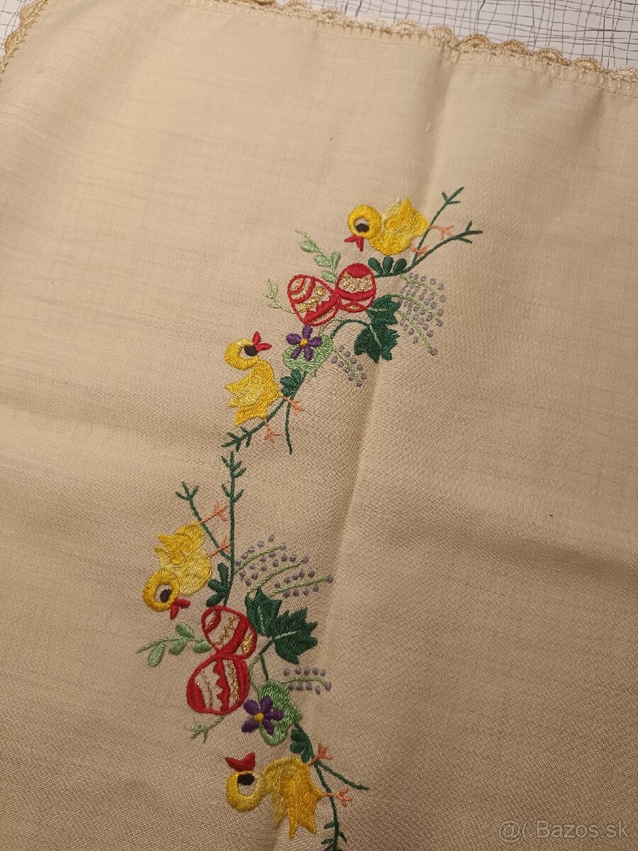 Predám ručne vyšívaný obrus s motívom Veľkej noci - 2