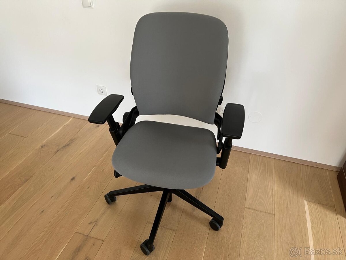 Kancelárska stolička Steelcase leap v2 - 2