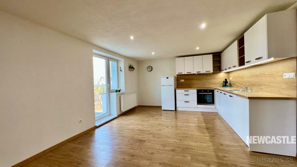 NEWCASTE⏐PRENÁJOM 3 izbového bytu v rod. dome. - 2
