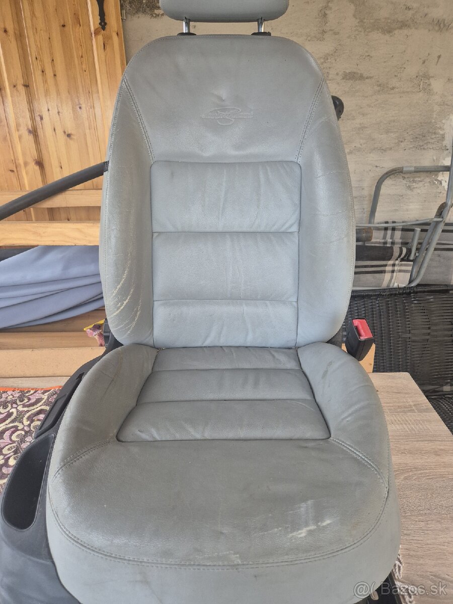 Predám sedačky škoda octávia 2 - 2