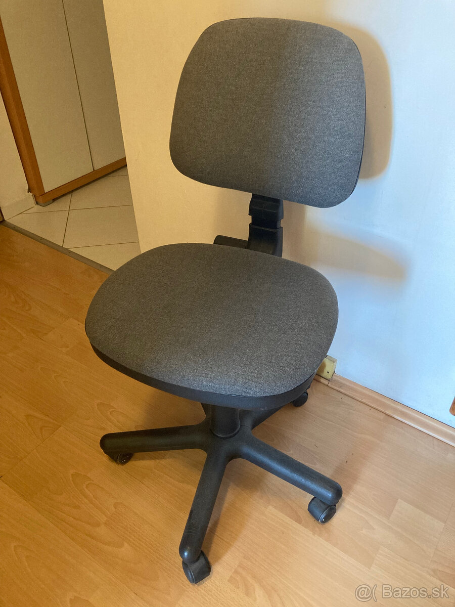 Predám kancelársku polohovateľnú stoličku - 2