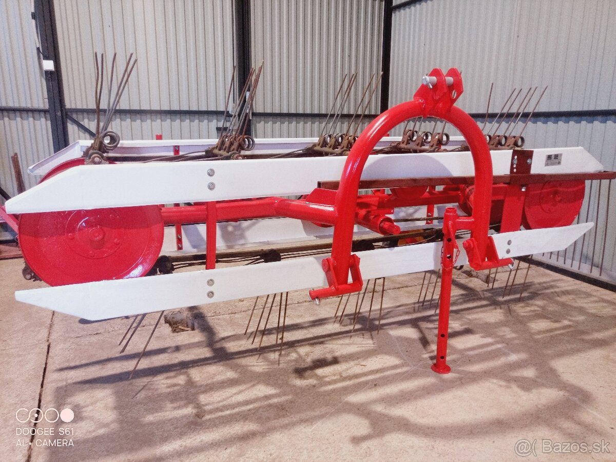Pásová hrabačka sena obracačka - 2