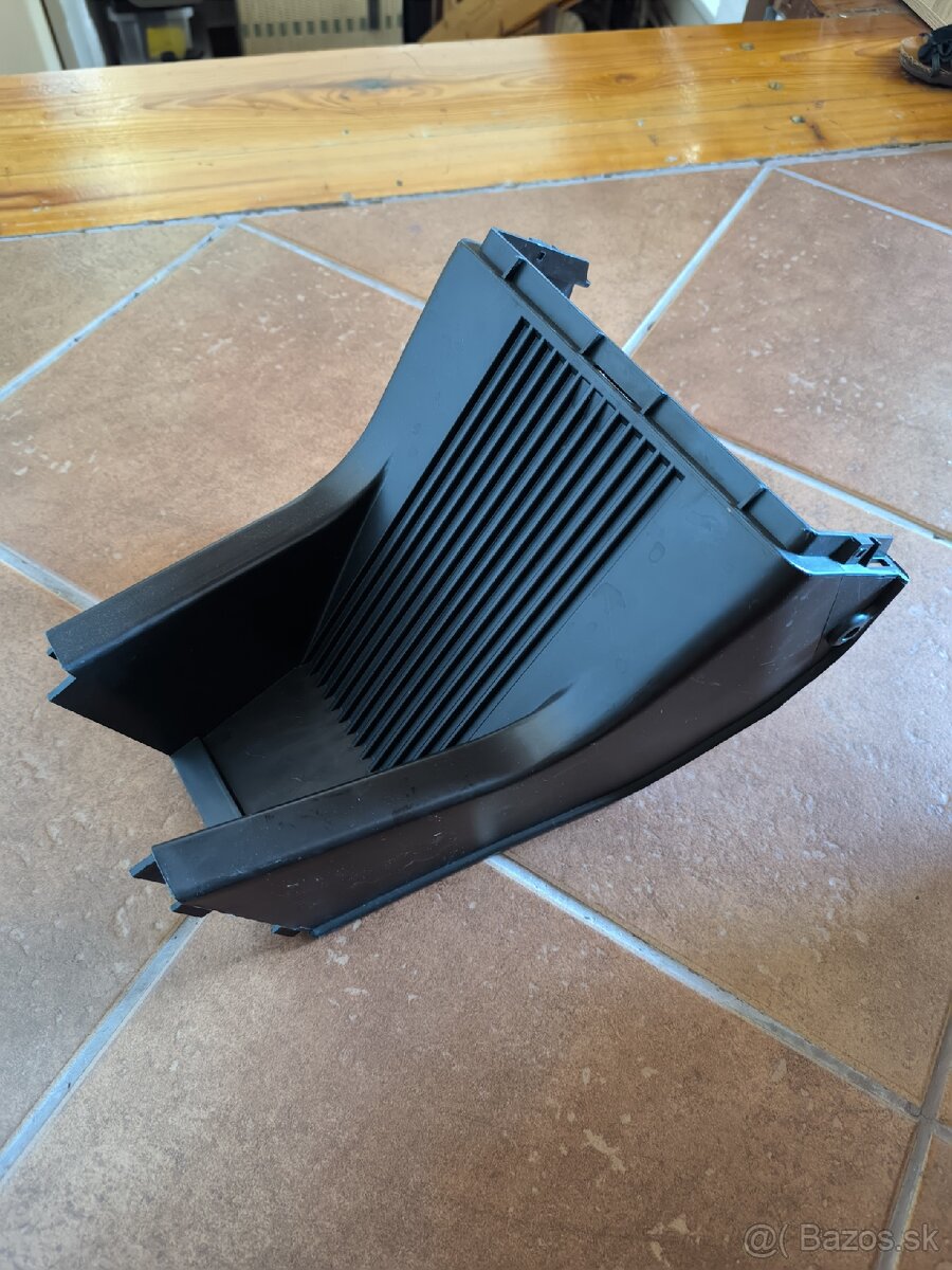 Kryt-panel pod radio skoda - 2