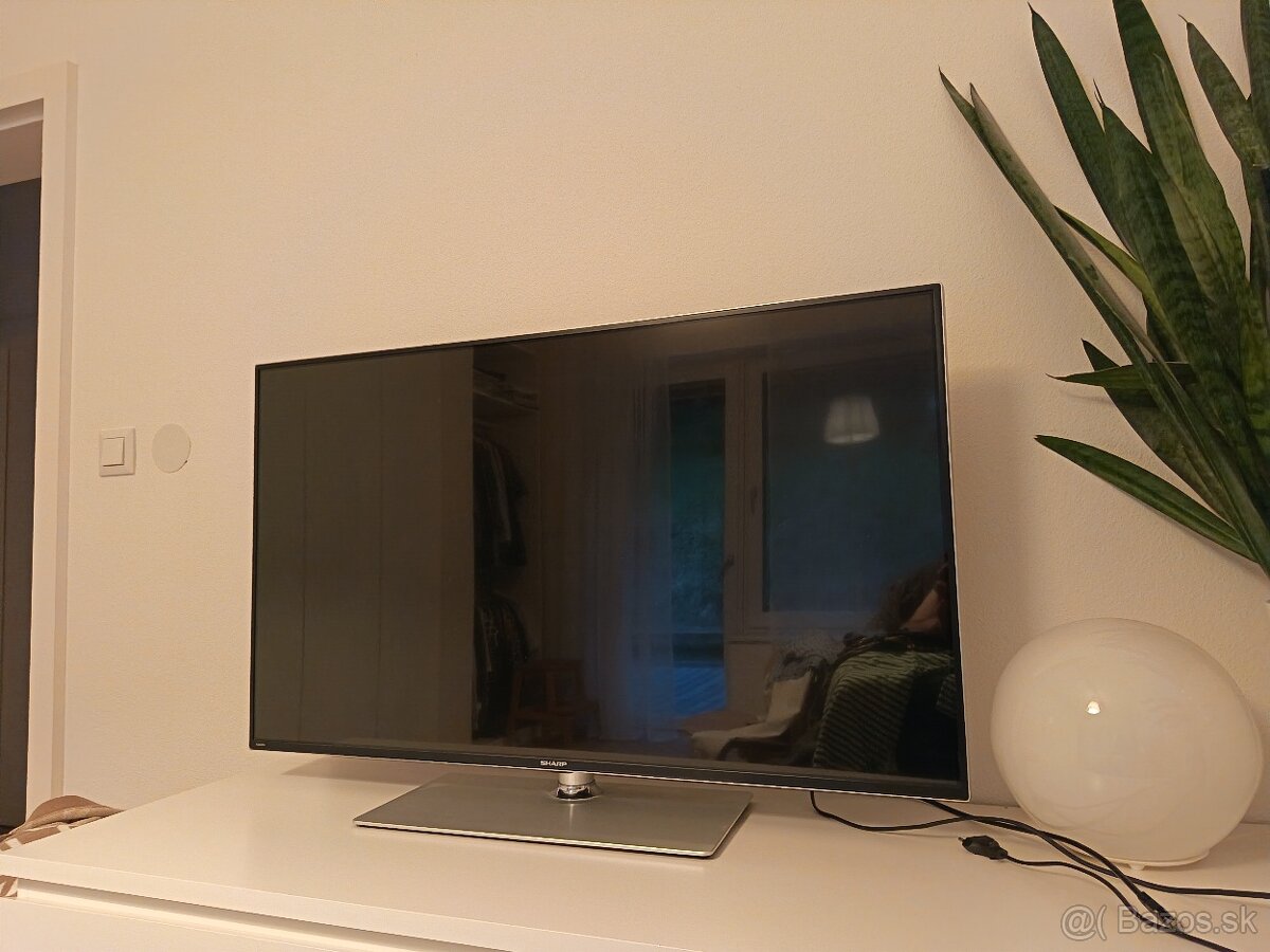 predam televizor Sharp, 106cm - 2