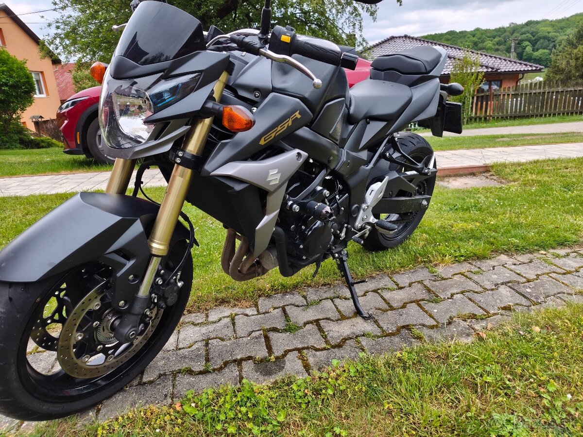Suzuki GSR 750 - 2
