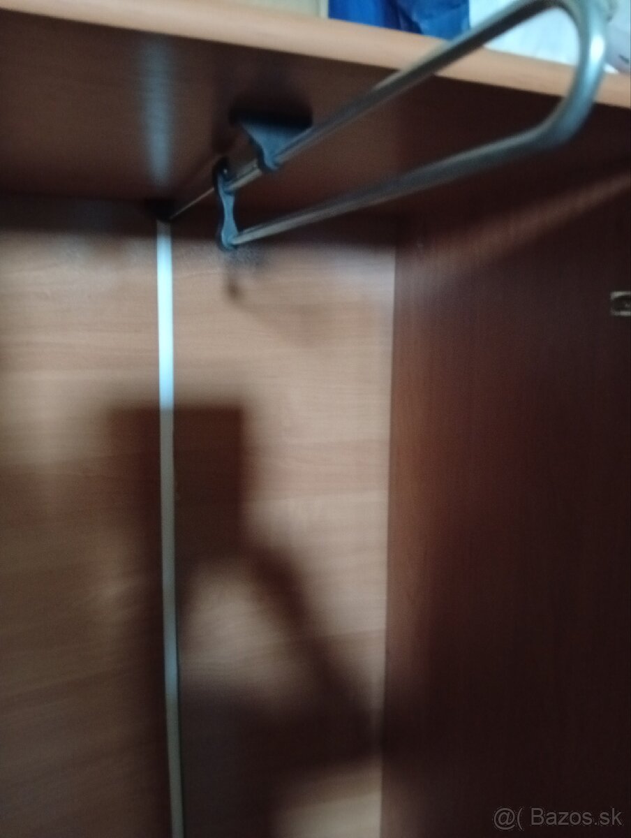 Písací stolík s vysúvom, skrinka, skriňa. - 2