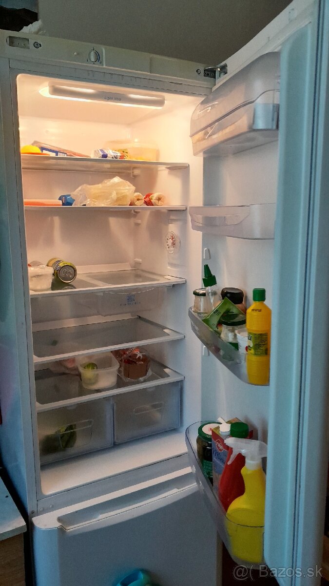 Chladnička Indesit baan 14 náhradné diely - 2