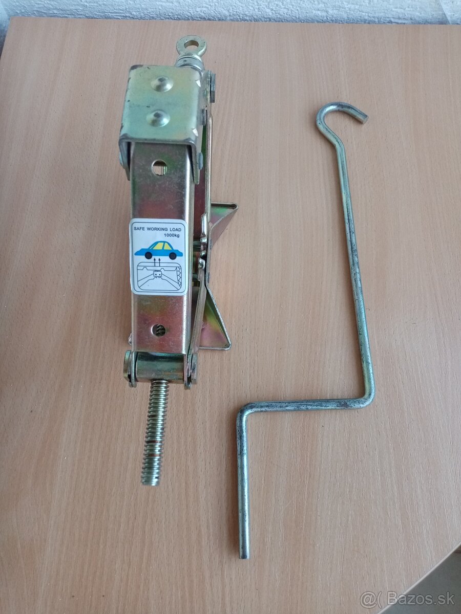 Zdvihák na automobil - 2