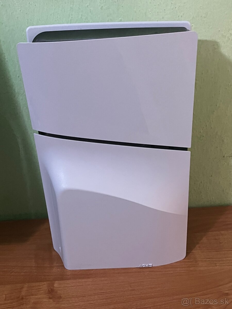 Dobrý deň Ponúkam na predaj PS5 Slim 1TB Stav 10/10 - 2