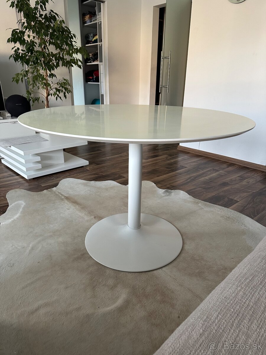 Jedálenský stôl - 2