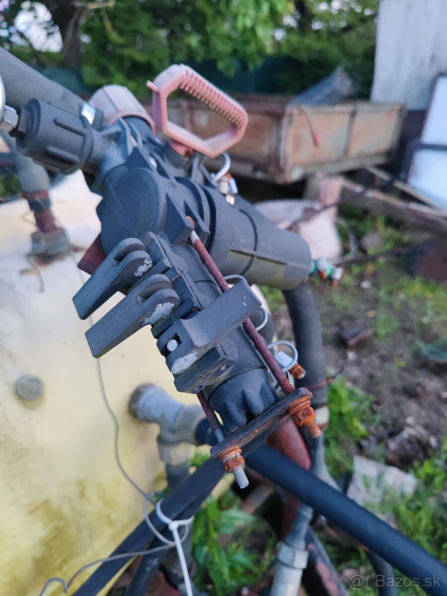 Postrekovač / rosič na vinič - 2