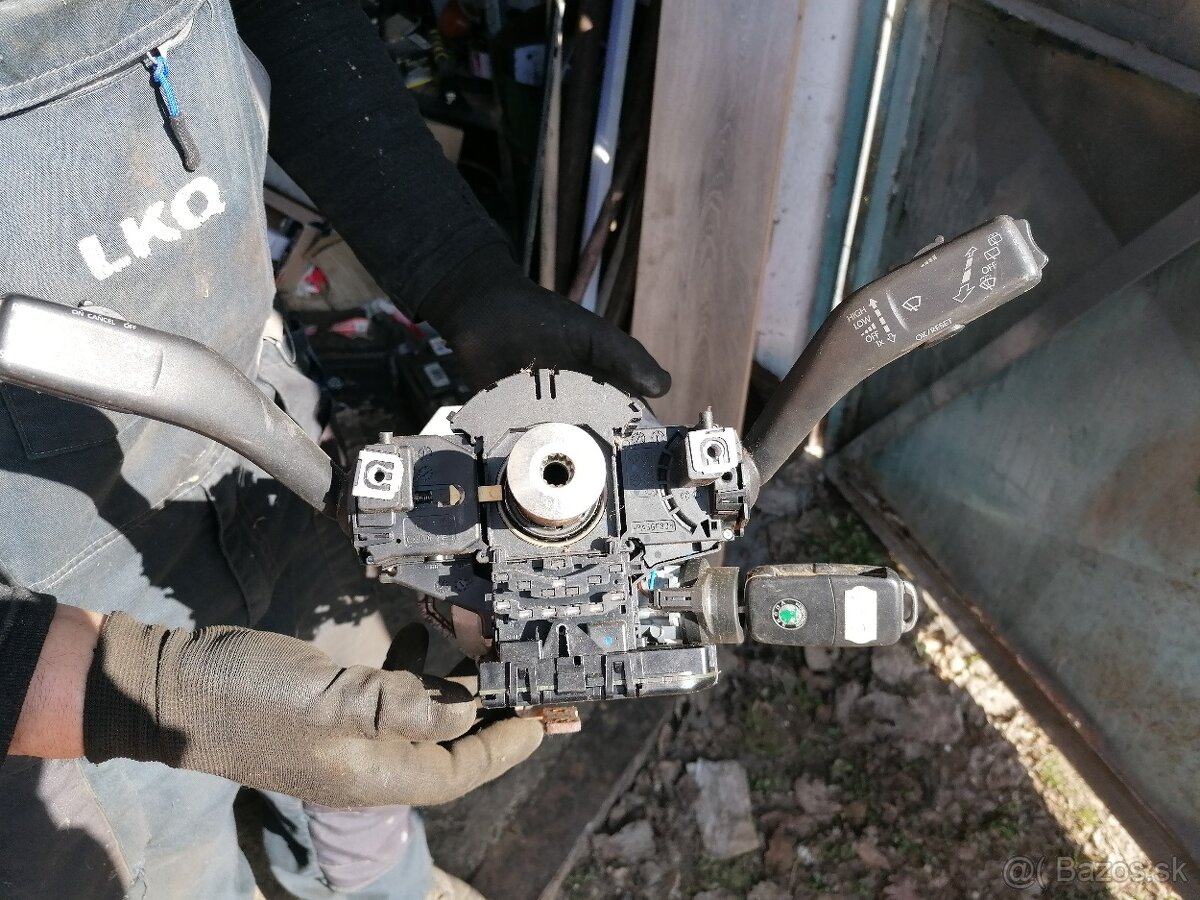 Škoda octavia 2 spínacia skrinka - 2