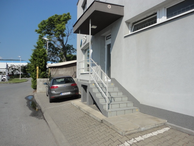 LUKRATÍVNE OBCHODNÉ PRIESTORY V TOP LOKALITE - 2