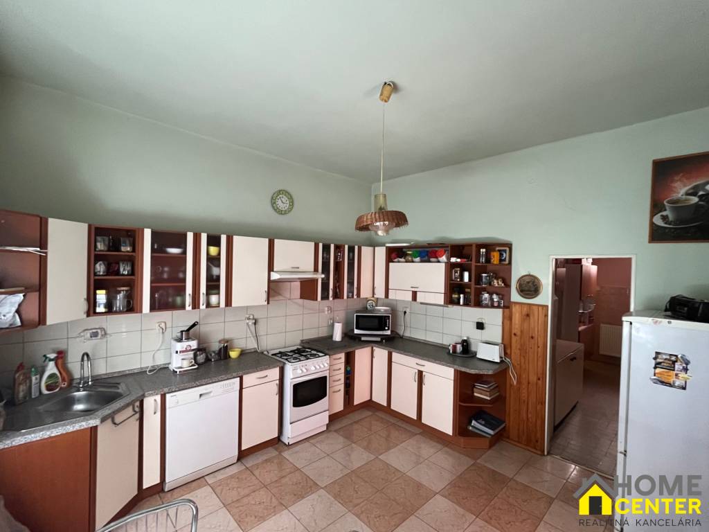 NA PREDAJ 4 izb. rodinný dom s veľkým potenciálom v Kolárove - 2