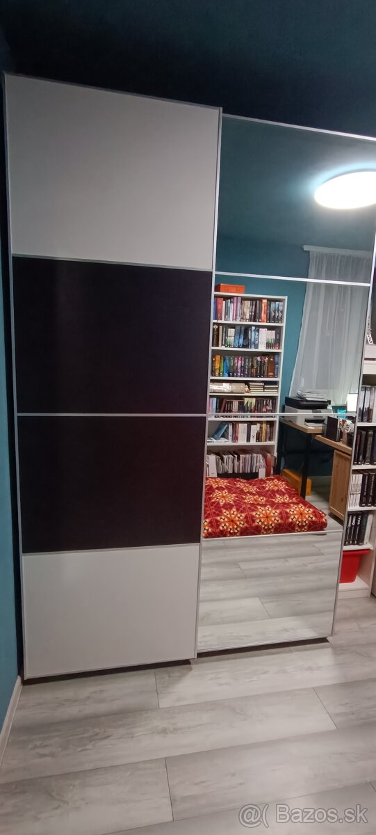 Skriňa s posuvnými dverami - 2