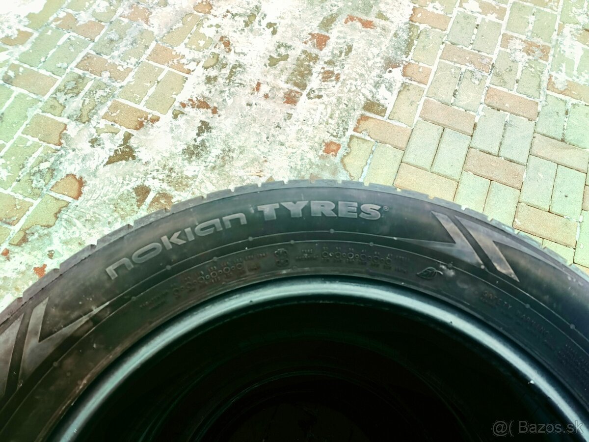 Nokian 235/55 r17 letné - 2