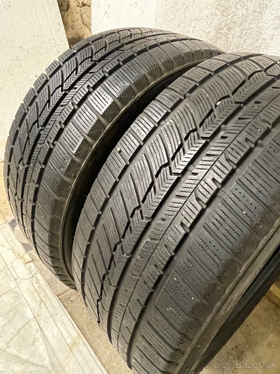 Zimné 235/45 R18 pneu - 2