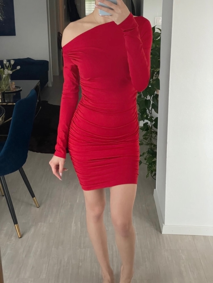 Červené šaty - 2
