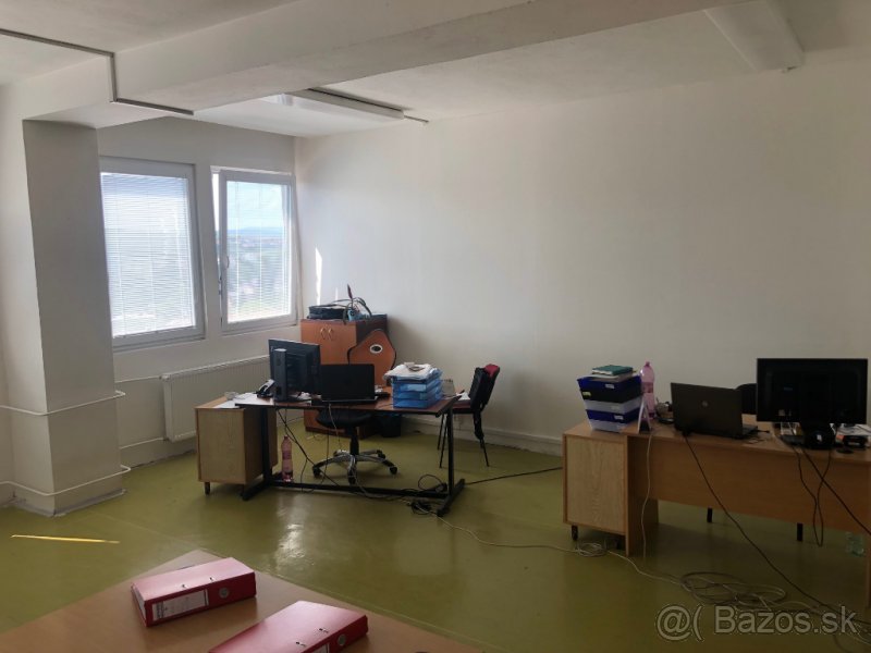 Veľká kancelária - 36m2 - 2