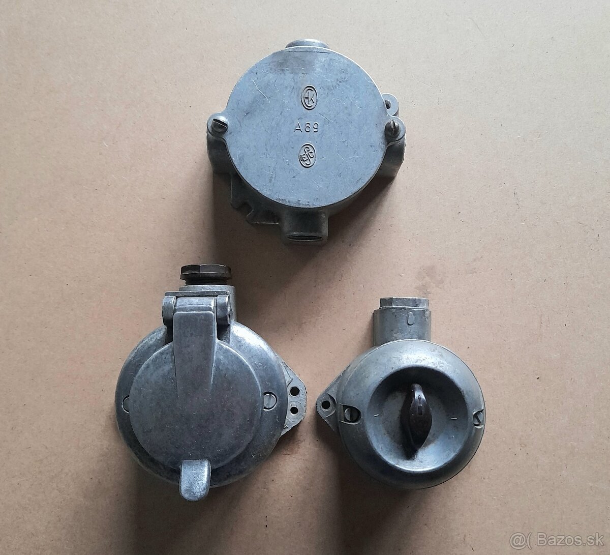 Staré elektro, vypínače, zásuvky - 2