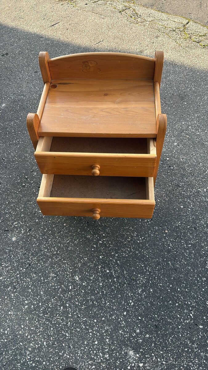 Masivny nocny stolik - 2